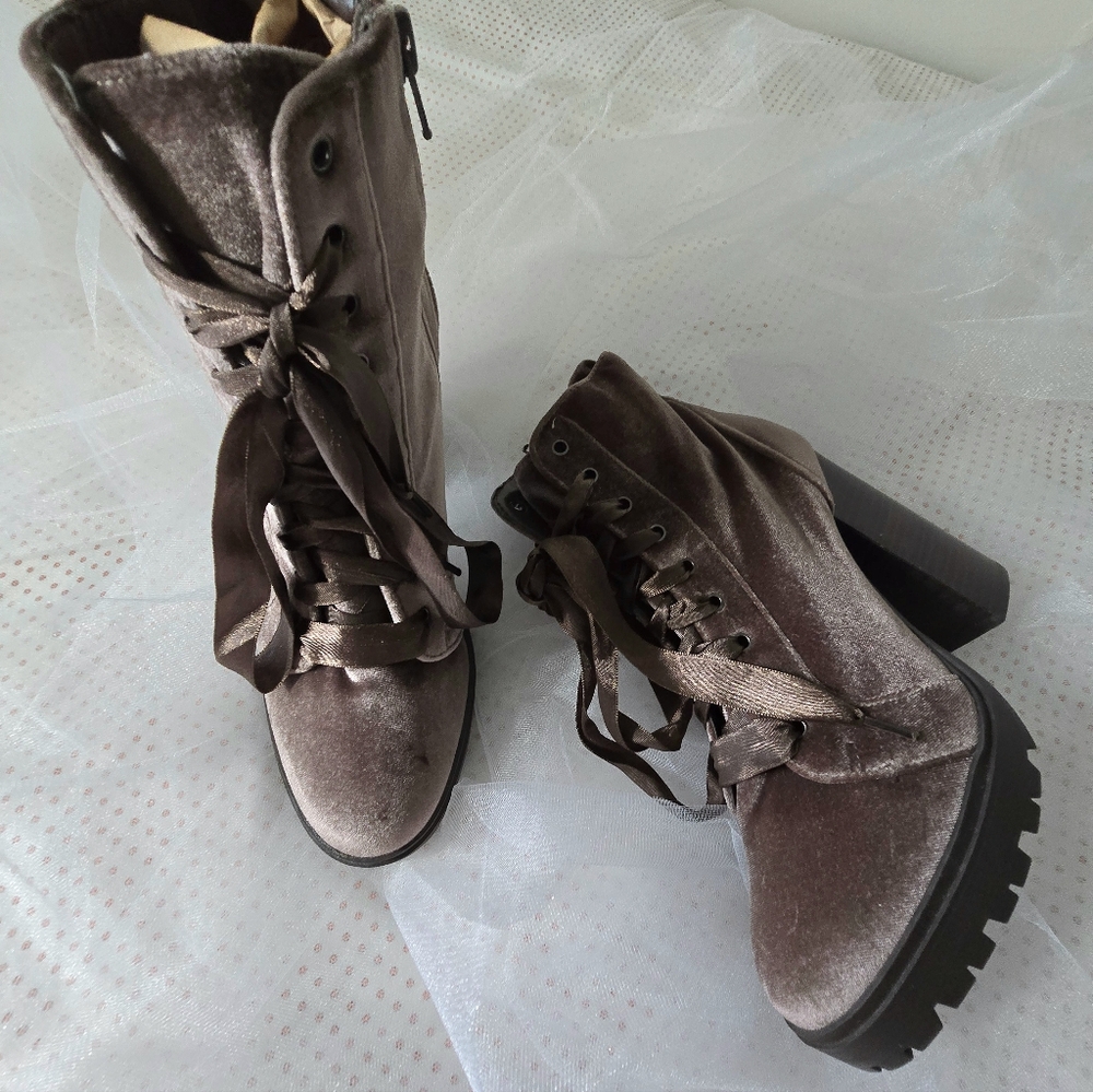 Steve Madden Frost Brown Velvet Lace-Up Ankle Boots Size 7.5M - Picture 10 of 10